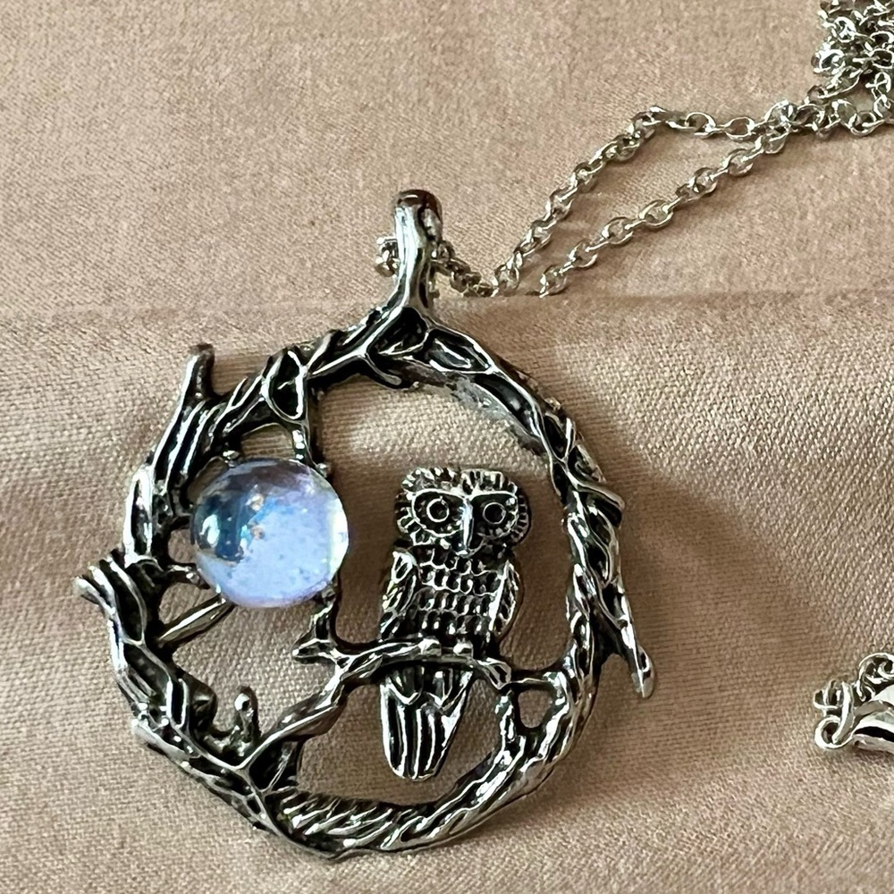 Beautiful Owl Necklace 22” BN - Picture 2 of 3